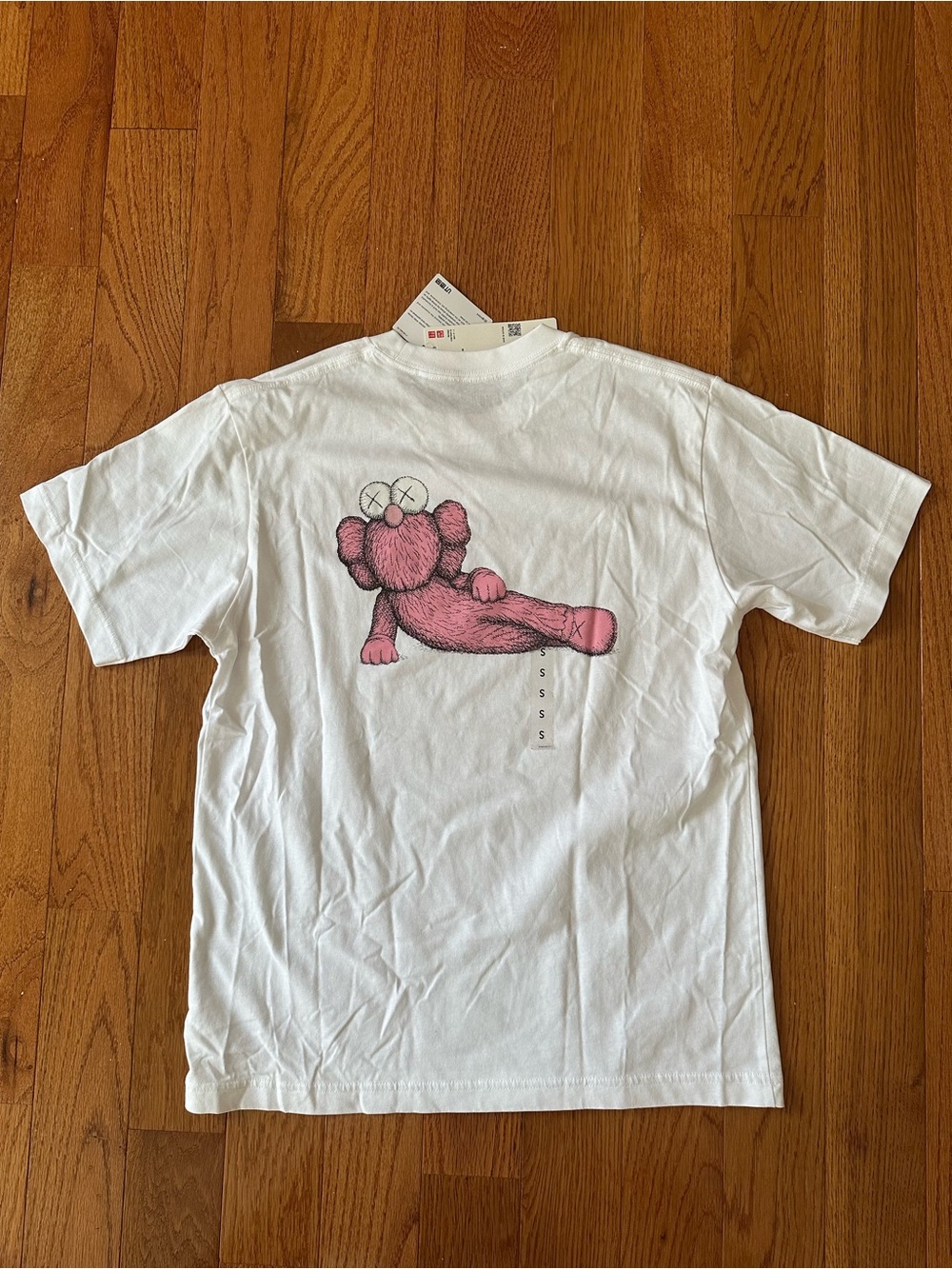 NWT Uniqlo x KAWS UT Graphic T-Shirt